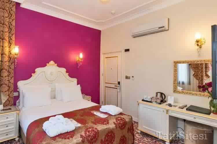 By Murat Crown Hotel